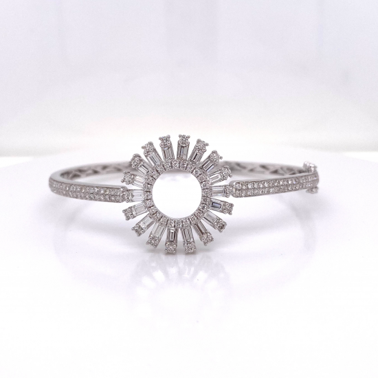 OPEN CIRCLE DIAMOND BANGLE