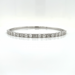 BAGUETTE DIAMOND BANGLE