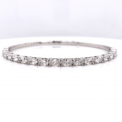 HALF WAY OVAL DIAMOND BANGLE HALF WAY OVAL DIAMOND BANGLE